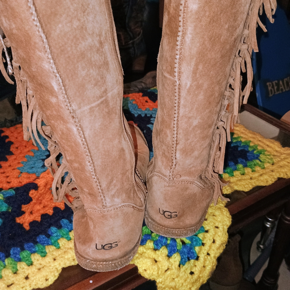 UGG Suede MOCCASIN Fringe Boots!! - Picture 5 of 7